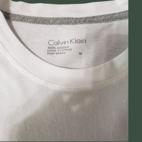 Calvin Klein Long-Sleeve T-Shirt 100% Cotton Round Neck Logo Detail wht Medium - Picture 3 of 8
